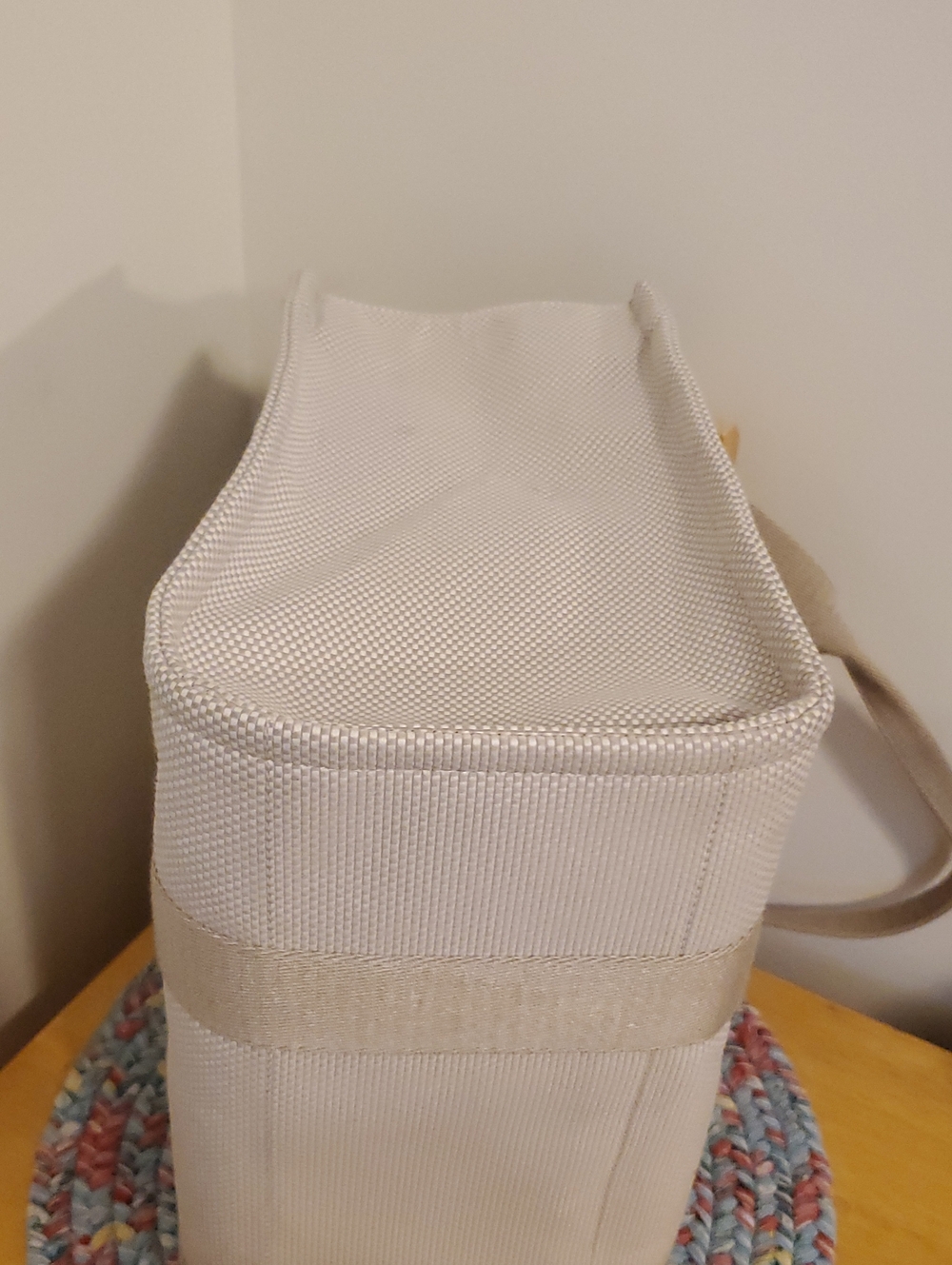 Lululemon Two-Tone Canvas Tote Bag 10L in Like New Condition ... Mojave Tan - Picture 7 of 13